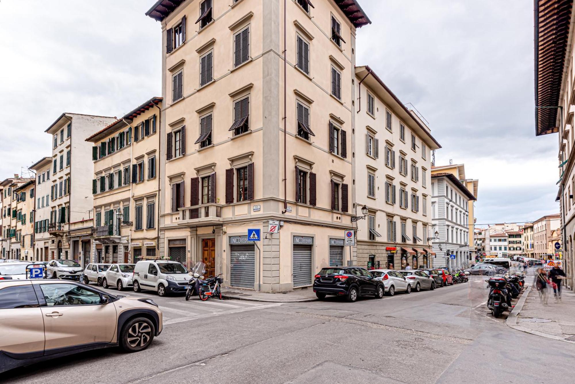 Romantica Residenza Sull'arno Apartment *